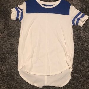 White tee with blue aligning